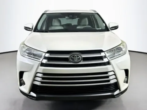 Photos of 2019 Toyota Highlander XLE for sale in Summerville, SC at Automaxx of the Carolinas