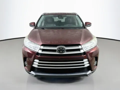 Photos of 2019 Toyota Highlander XLE for sale in Summerville, SC at Automaxx of the Carolinas