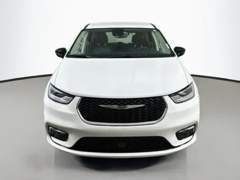 Photos of 2024 Chrysler Pacifica Touring L for sale in Summerville, SC at Automaxx of the Carolinas
