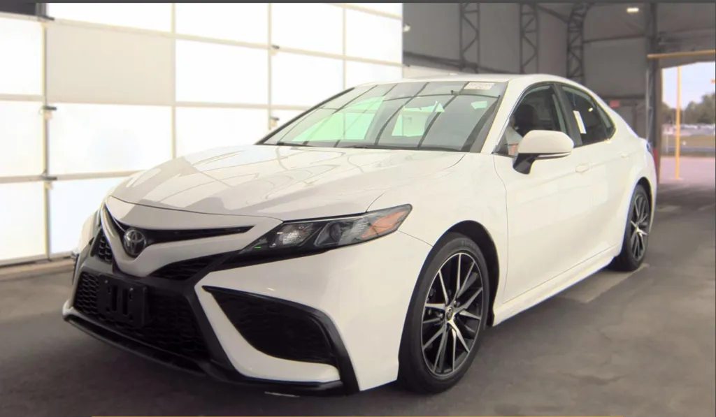 White 2022 Toyota Camry SE for sale in Summerville, SC