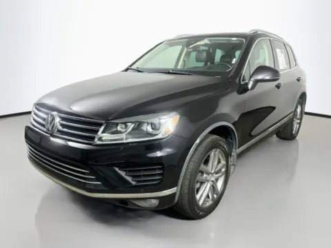 Another view of 2016 Volkswagen Touareg VR6 FSI for sale in Summerville, SC at Automaxx of the Carolinas