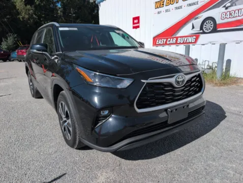 Black 2023 Toyota Highlander XLE for sale in Summerville, SC