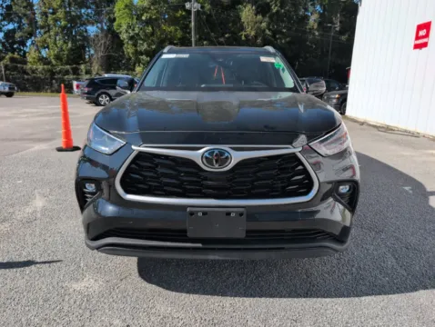 Photos of 2023 Toyota Highlander XLE for sale in Summerville, SC at Automaxx of the Carolinas
