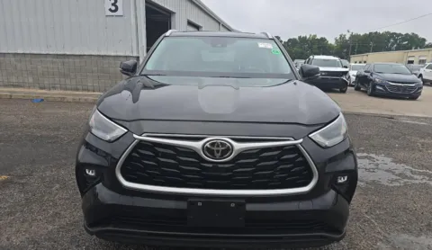 Another view of 2023 Toyota Highlander XLE for sale in Summerville, SC at Automaxx of the Carolinas