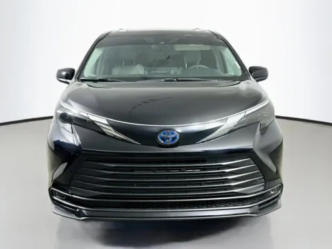 Photos of 2025 Toyota Sienna XLE for sale in Summerville, SC at Automaxx of the Carolinas