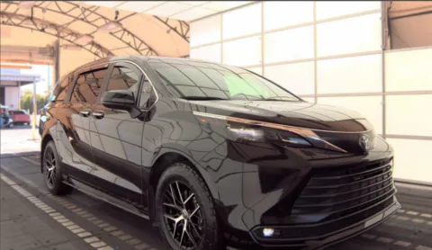More photos of 2025 Toyota Sienna XLE at Automaxx of the Carolinas, SC