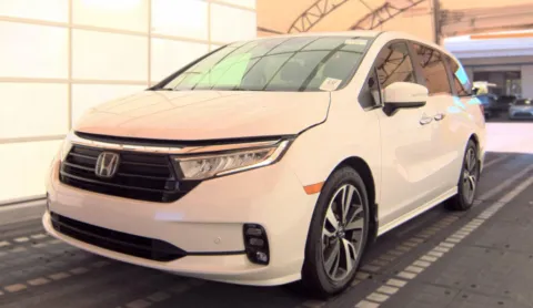 White 2024 Honda Odyssey Touring for sale in Summerville, SC