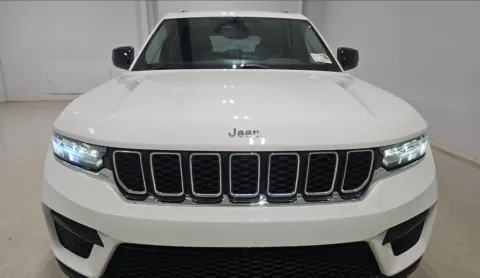 Another view of 2023 Jeep Grand Cherokee Laredo for sale in Summerville, SC at Automaxx of the Carolinas