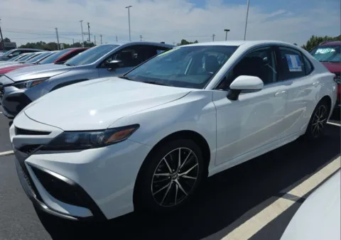 White 2024 Toyota Camry SE for sale in Summerville, SC