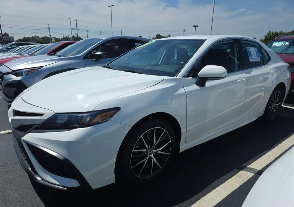 White 2024 Toyota Camry SE for sale in Summerville, SC