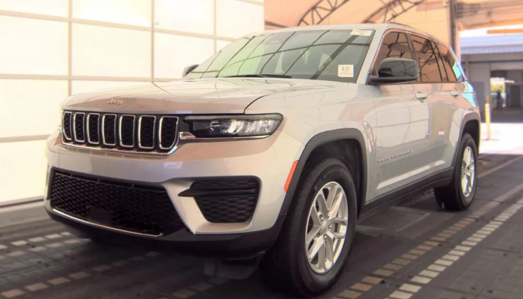 Silver 2025 Jeep Grand Cherokee Laredo X for sale in Summerville, SC