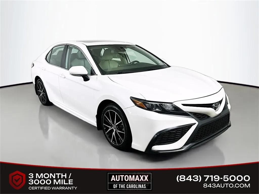 White 2023 Toyota Camry SE for sale in Summerville, SC
