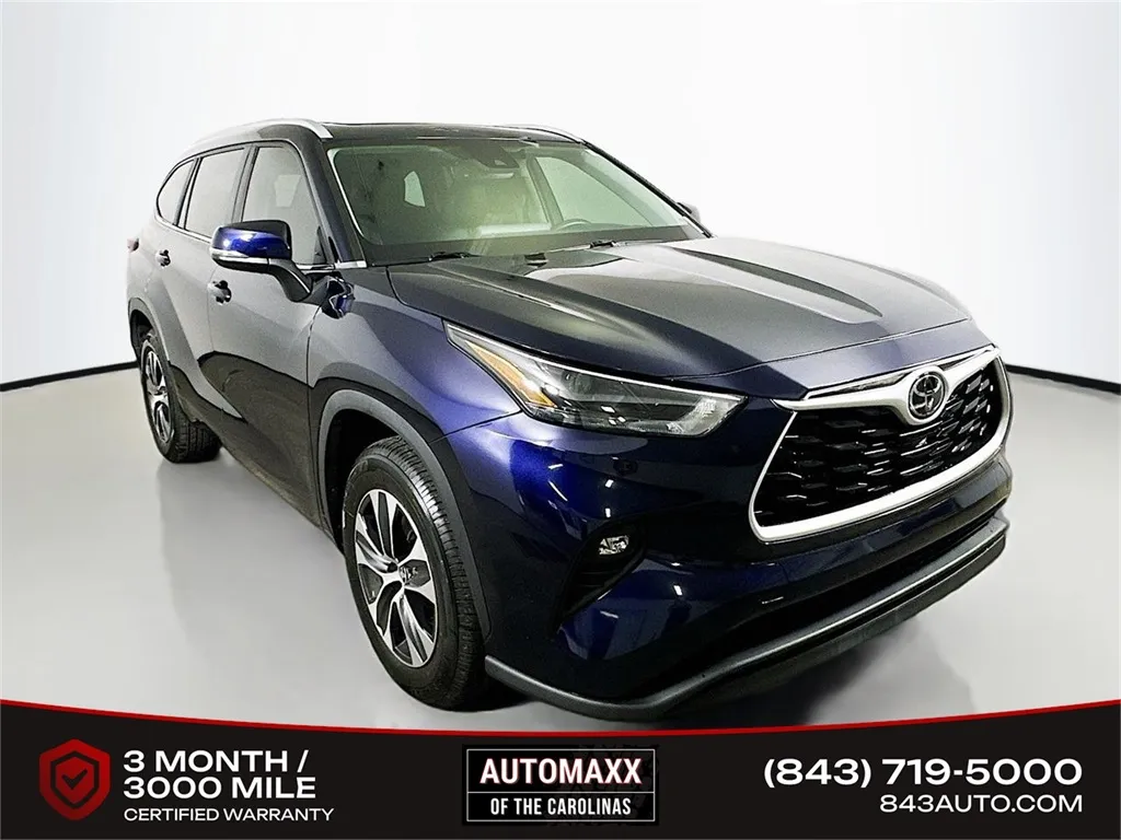 Blue 2023 Toyota Highlander XLE for sale in Summerville, SC