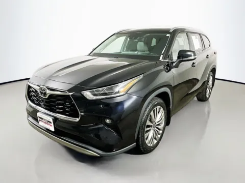 Another view of 2022 Toyota Highlander Platinum for sale in Summerville, SC at Automaxx of the Carolinas