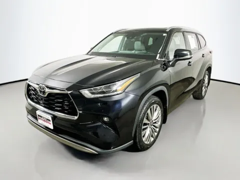 Another view of 2022 Toyota Highlander Platinum for sale in Summerville, SC at Automaxx of the Carolinas