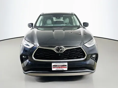Photos of 2022 Toyota Highlander Platinum for sale in Summerville, SC at Automaxx of the Carolinas