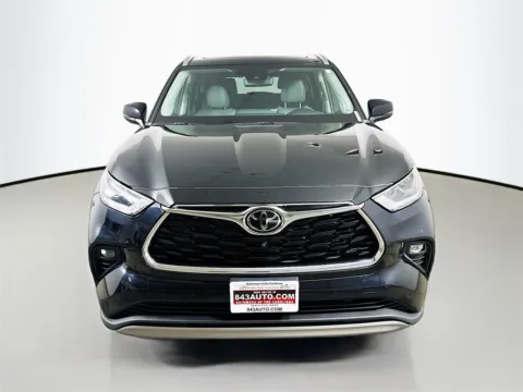 Photos of 2022 Toyota Highlander Platinum for sale in Summerville, SC at Automaxx of the Carolinas