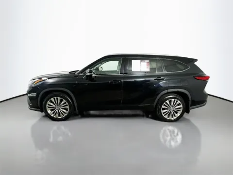 More photos of 2022 Toyota Highlander Platinum at Automaxx of the Carolinas, SC