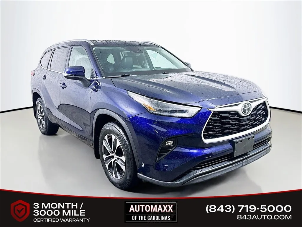Blue 2021 Toyota Highlander XLE for sale in Summerville, SC