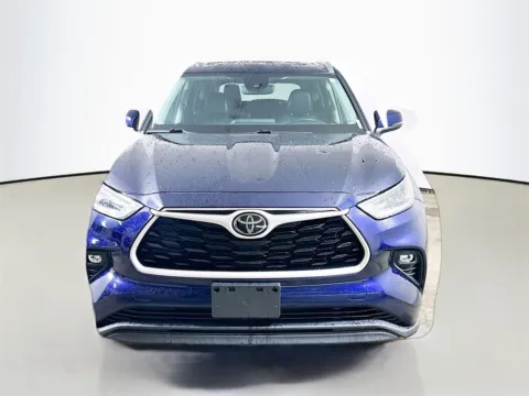 Photos of 2021 Toyota Highlander XLE for sale in Summerville, SC at Automaxx of the Carolinas