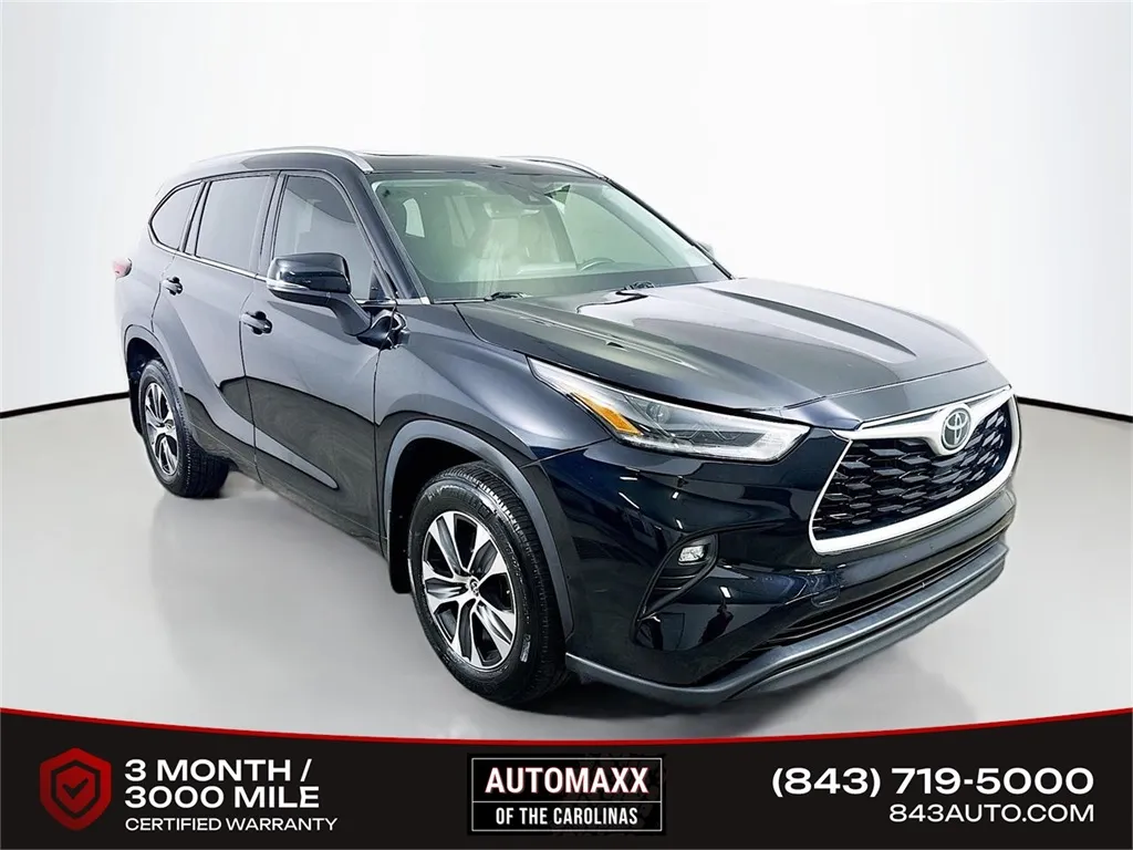 Black 2021 Toyota Highlander XLE for sale in Summerville, SC