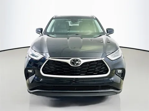 Photos of 2021 Toyota Highlander XLE for sale in Summerville, SC at Automaxx of the Carolinas