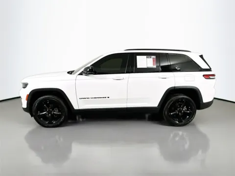 More photos of 2023 Jeep Grand Cherokee Altitude at Automaxx of the Carolinas, SC