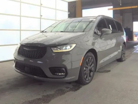 Photos of 2021 Chrysler Pacifica Touring for sale in Summerville, SC at Automaxx of the Carolinas