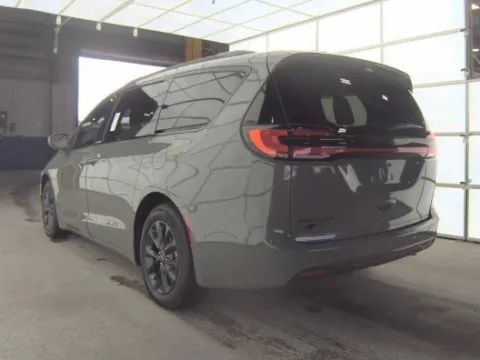 More photos of 2021 Chrysler Pacifica Touring at Automaxx of the Carolinas, SC