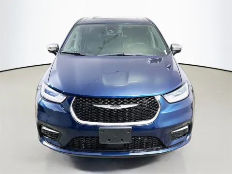 Photos of 2023 Chrysler Pacifica Hybrid Limited for sale in Summerville, SC at Automaxx of the Carolinas