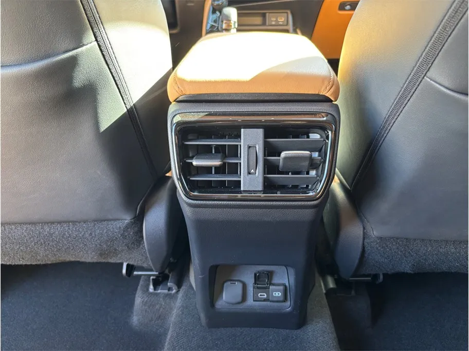 2025 Lexus NX 250 - Photo 40