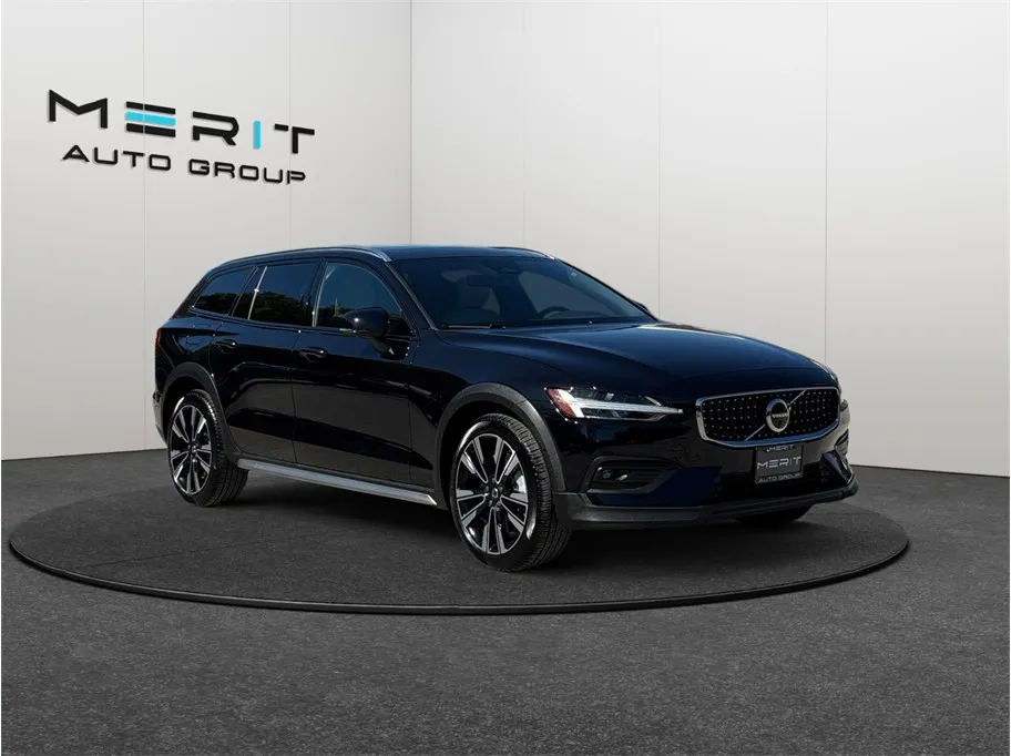 Black 2024 Volvo V60 B5 Ultimate Cross Country Wagon 4D for sale in Jacksonville, FL