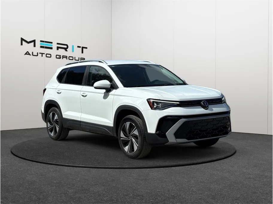 White 2025 Volkswagen Taos SE 4MOTION Sport Utility 4D for sale in Jacksonville, FL