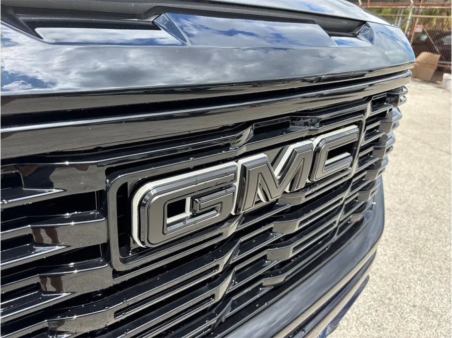 GMC Sierra photo 14