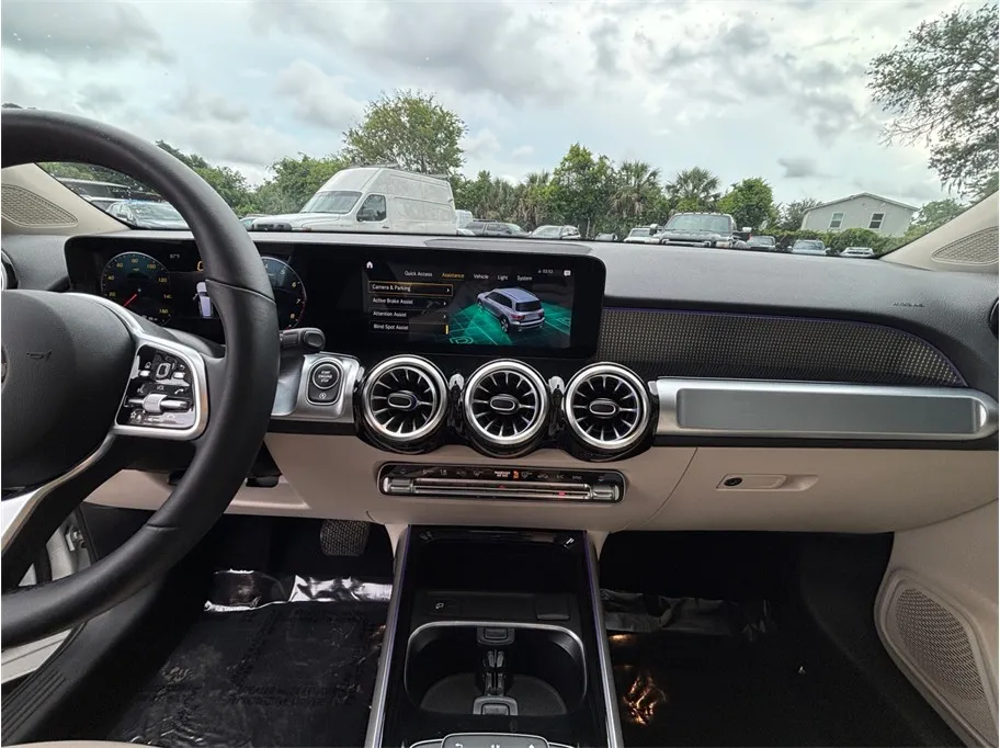 Mercedes-Benz GLB photo 11