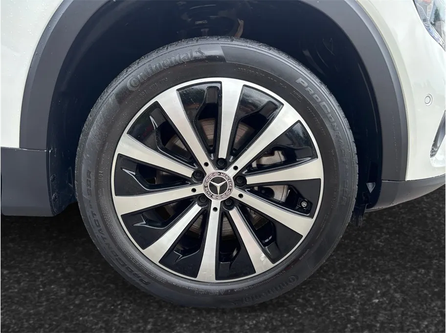 Mercedes-Benz GLB photo 12