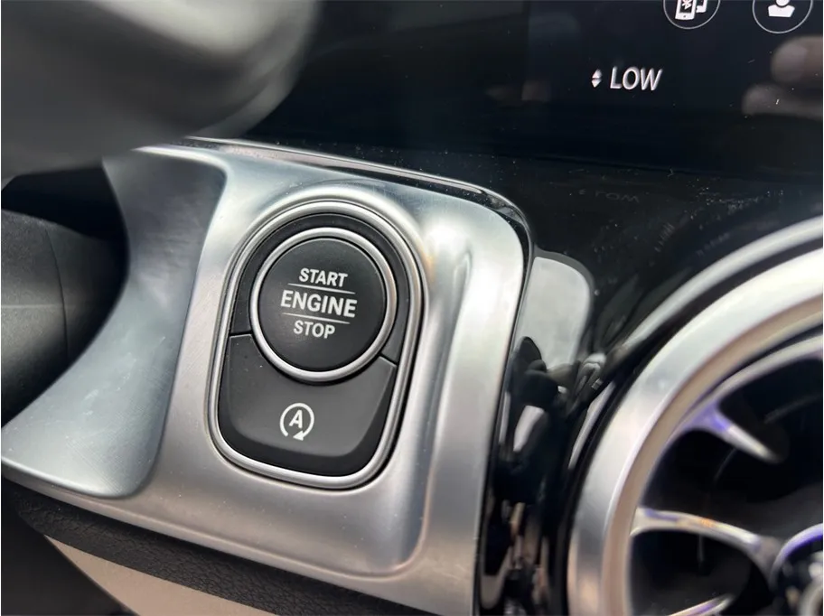 Mercedes-Benz GLB photo 28