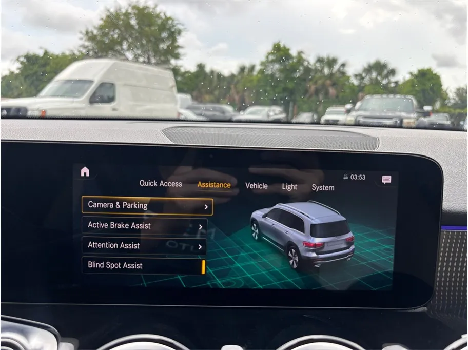 Mercedes-Benz GLB photo 33