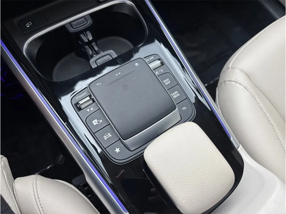 Mercedes-Benz GLB photo 34