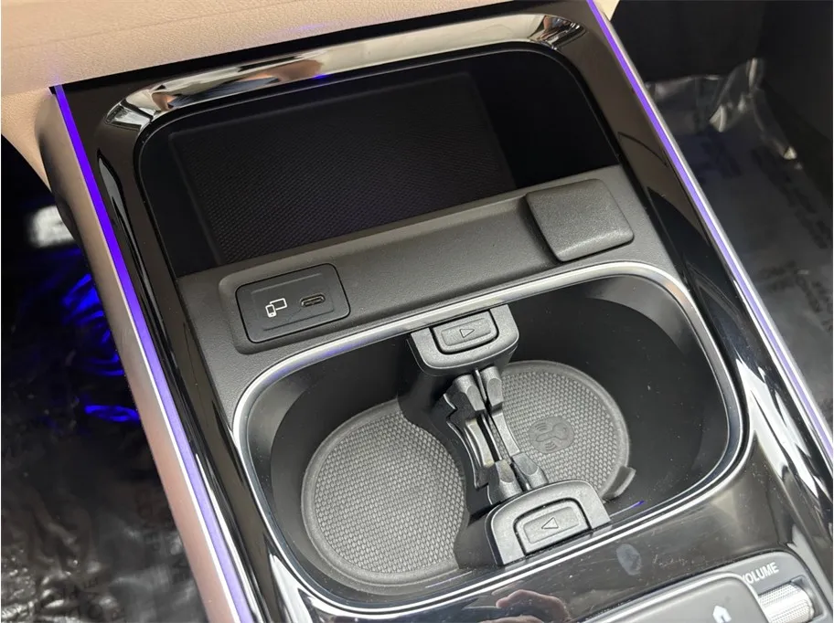Mercedes-Benz GLB photo 35