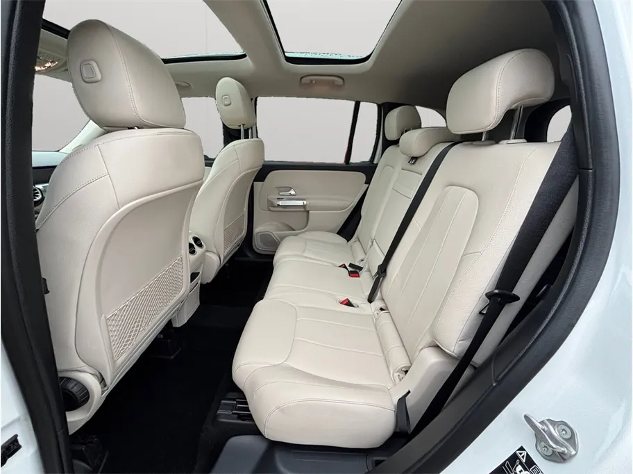 Mercedes-Benz GLB photo 38