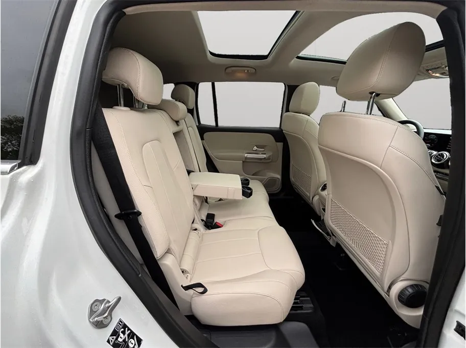 Mercedes-Benz GLB photo 43