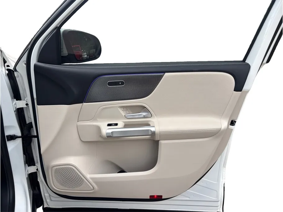 Mercedes-Benz GLB photo 45