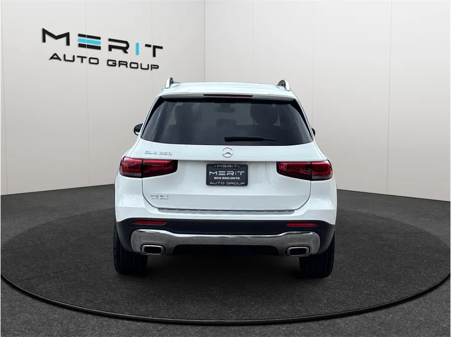 Mercedes-Benz GLB photo 8