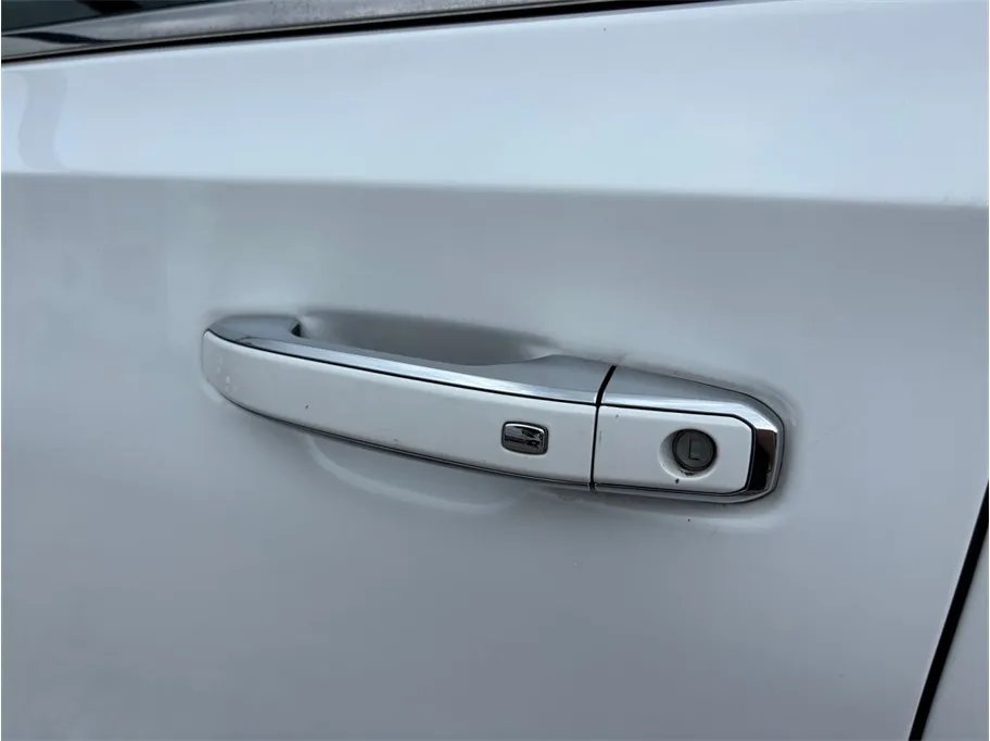 Chevrolet Suburban photo 19