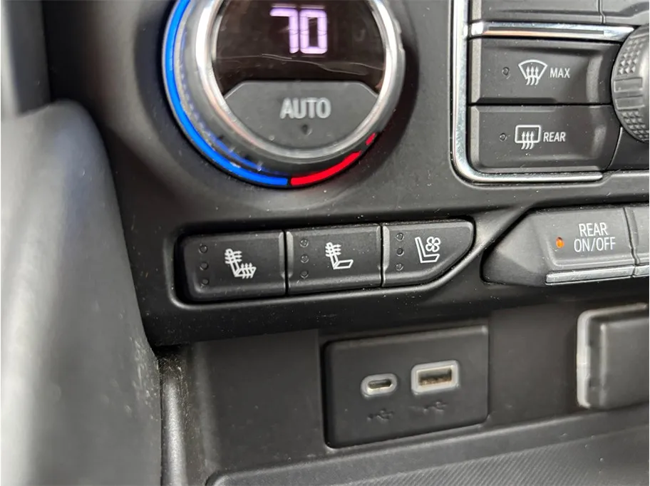 Chevrolet Suburban photo 36