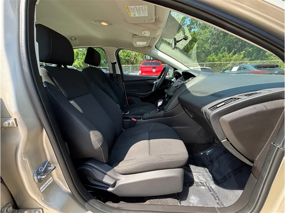 Ford Focus photo 29