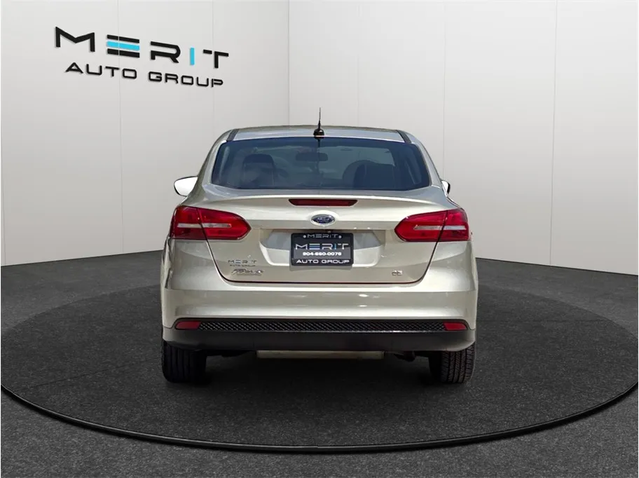 Ford Focus photo 8