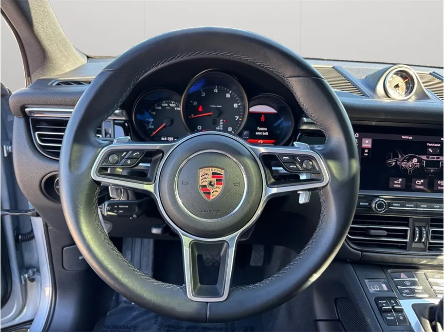 Porsche Macan photo 24