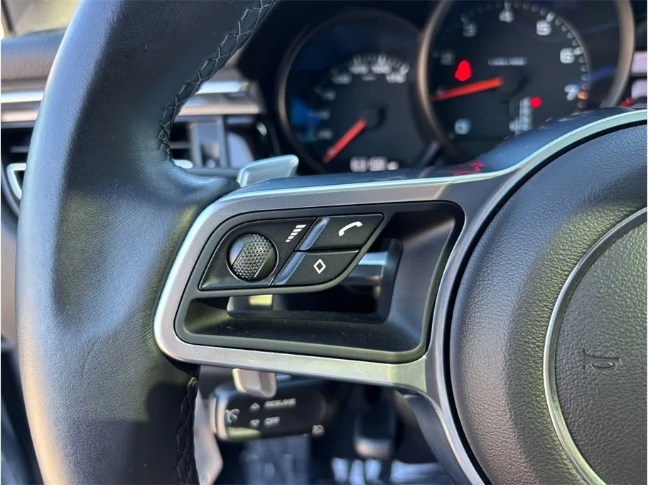 Porsche Macan photo 25
